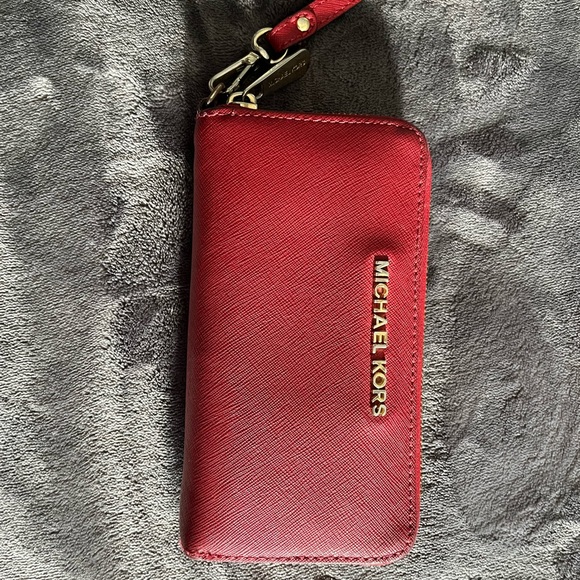 Michael Kors rouge wallet used but good condition - Picture 1 of 4